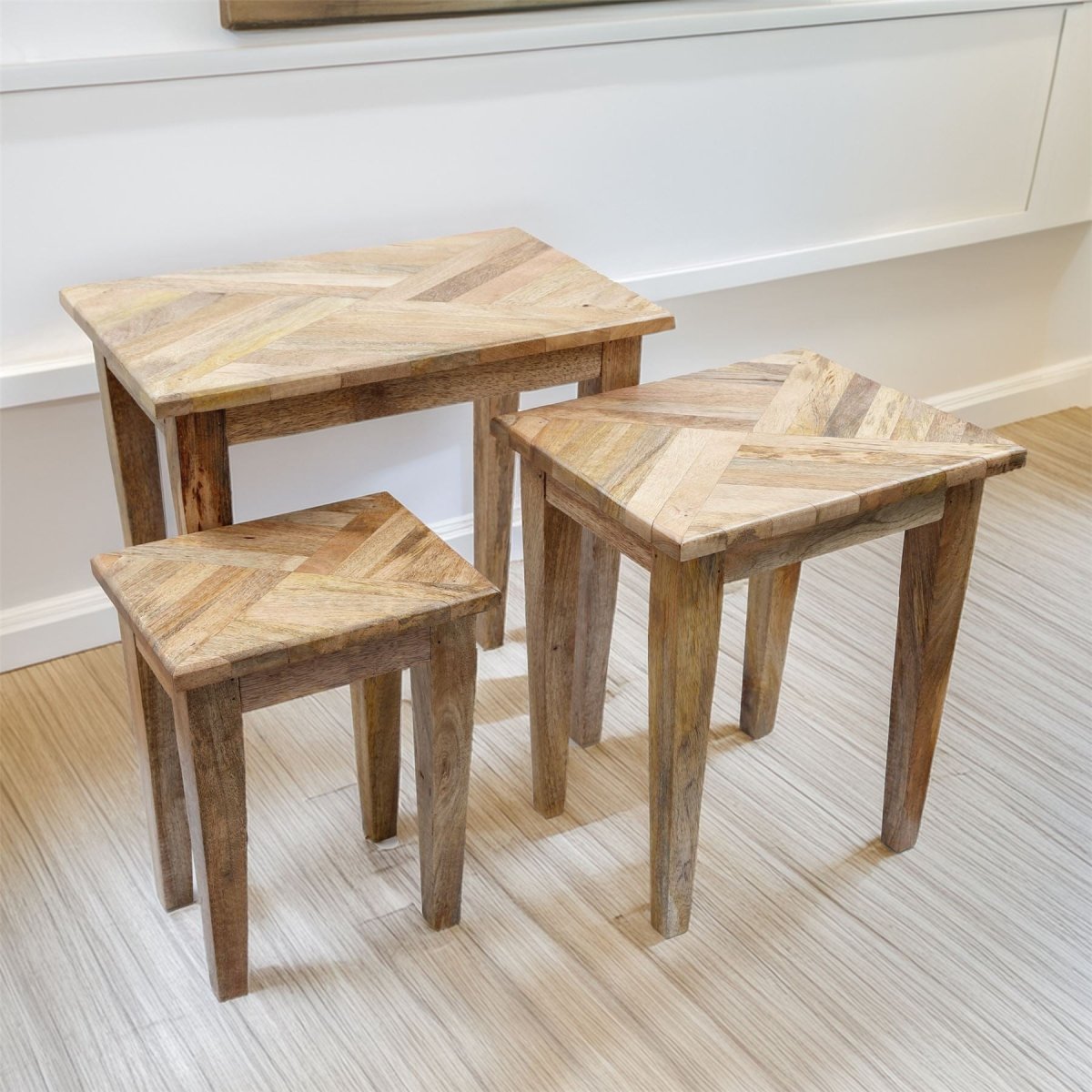 Sæt med 3 marquet træ hekkeborde | 3 Vintage stil Parkets sideborde - Image 2